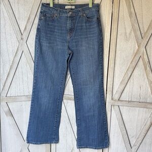LEVI'S perfectly slimming boot cut jeans 512